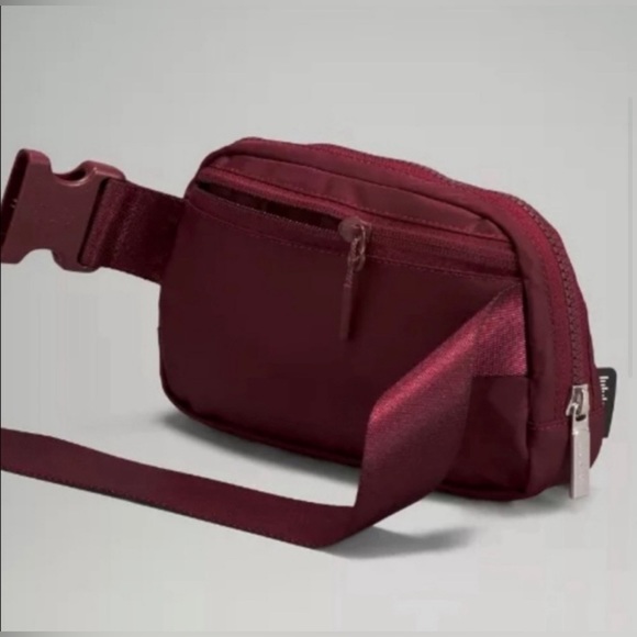 NWT LULULEMON Everywhere Belt Bag Merlot Large - Picture 2 of 3